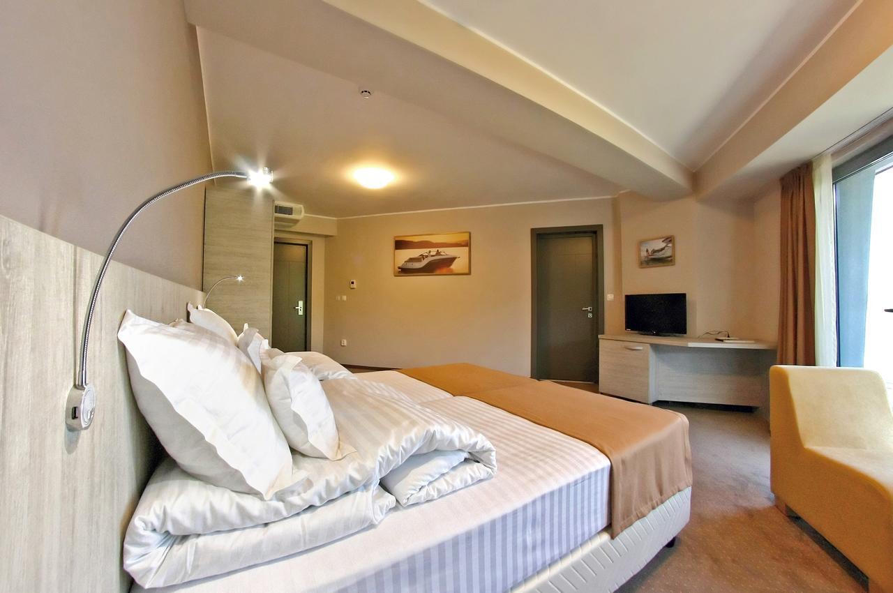 Nemo Hotel Braila Bagian luar foto