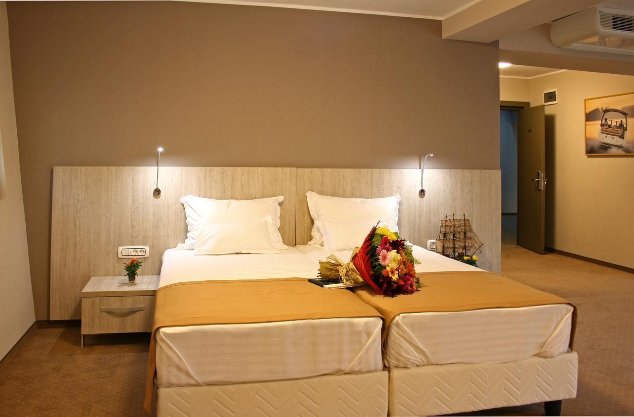 Nemo Hotel Braila Bagian luar foto