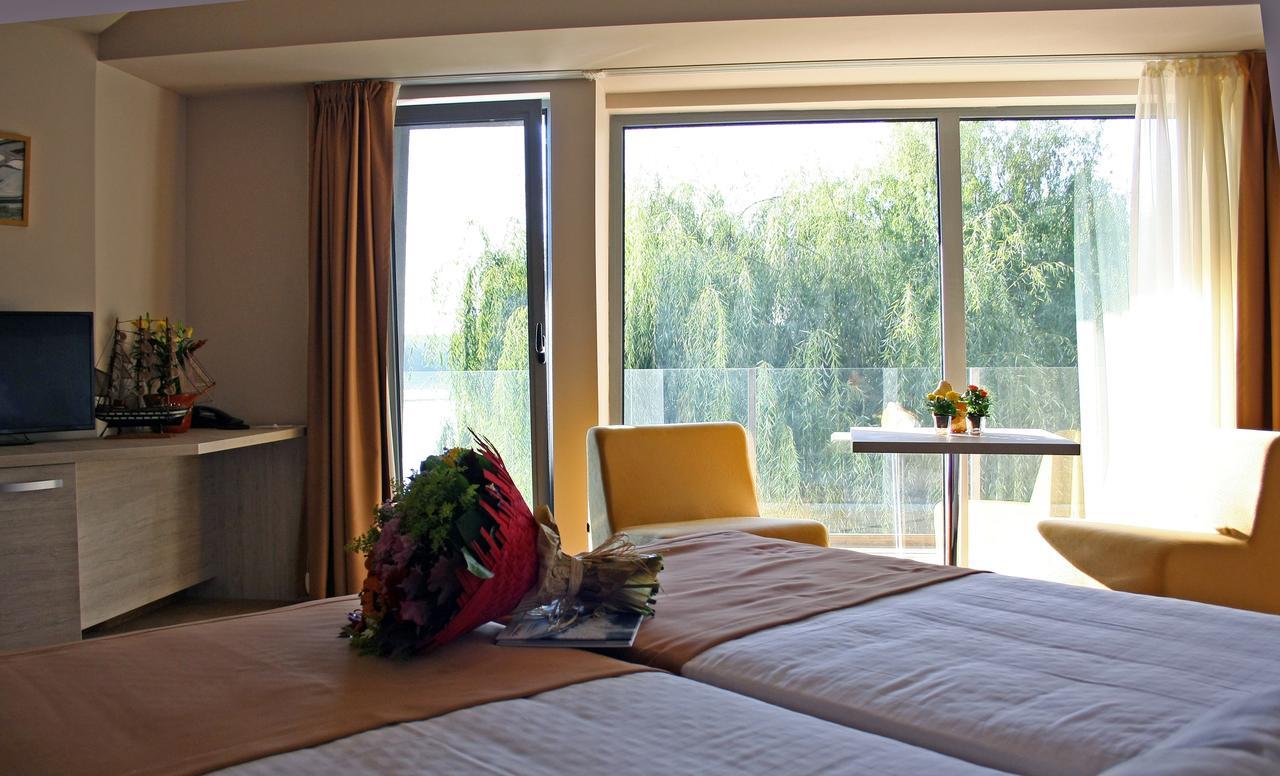 Nemo Hotel Braila Bagian luar foto