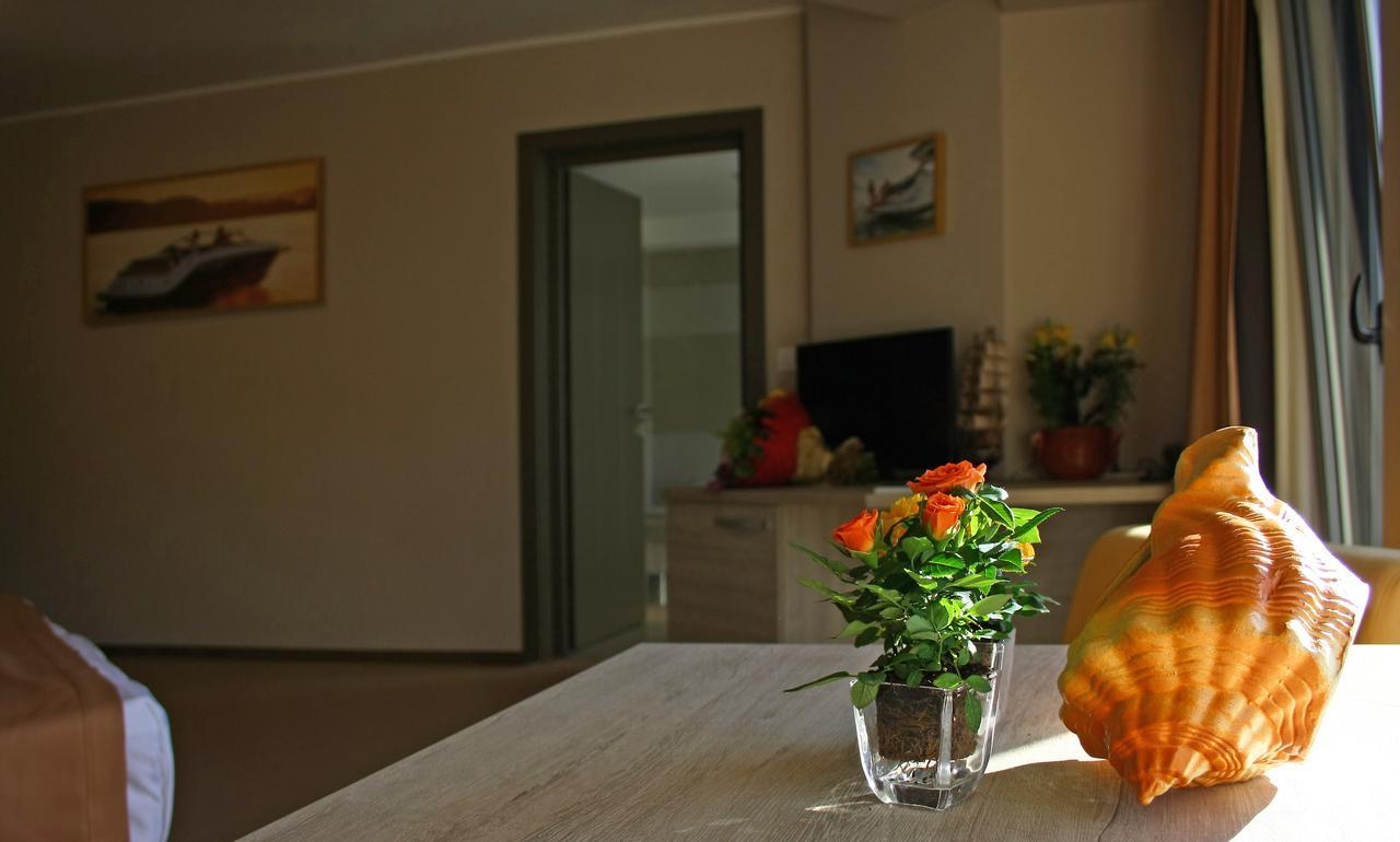 Nemo Hotel Braila Bagian luar foto