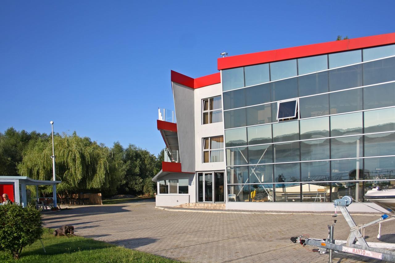 Nemo Hotel Braila Bagian luar foto
