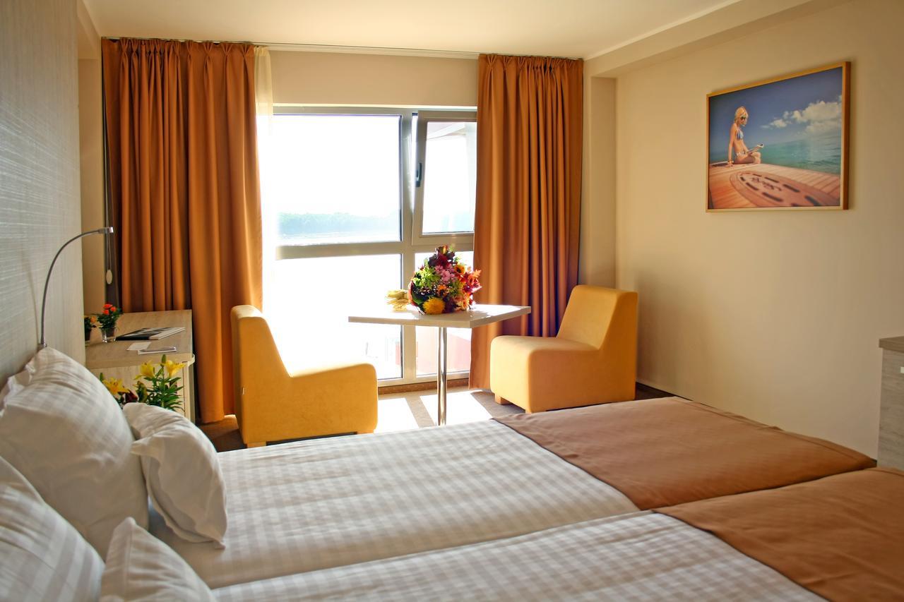 Nemo Hotel Braila Bagian luar foto