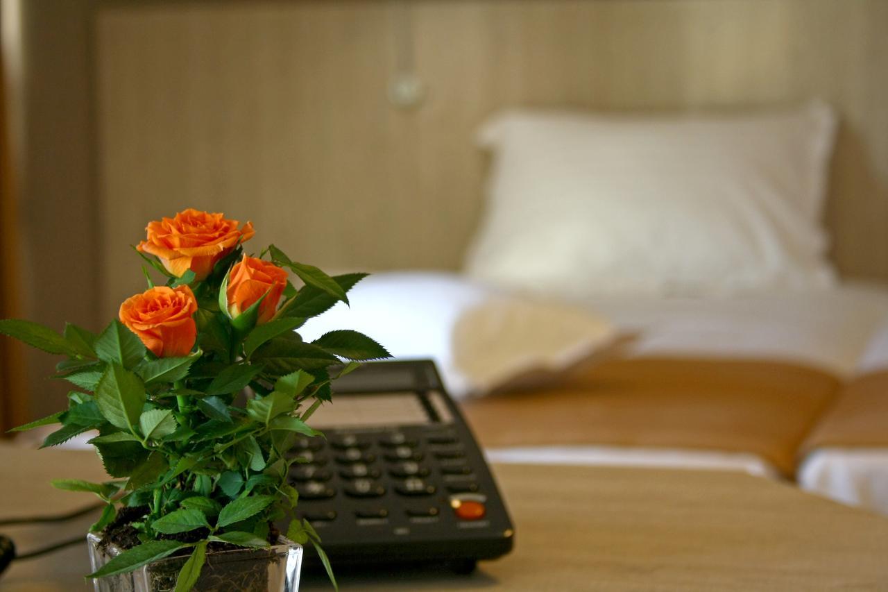 Nemo Hotel Braila Bagian luar foto